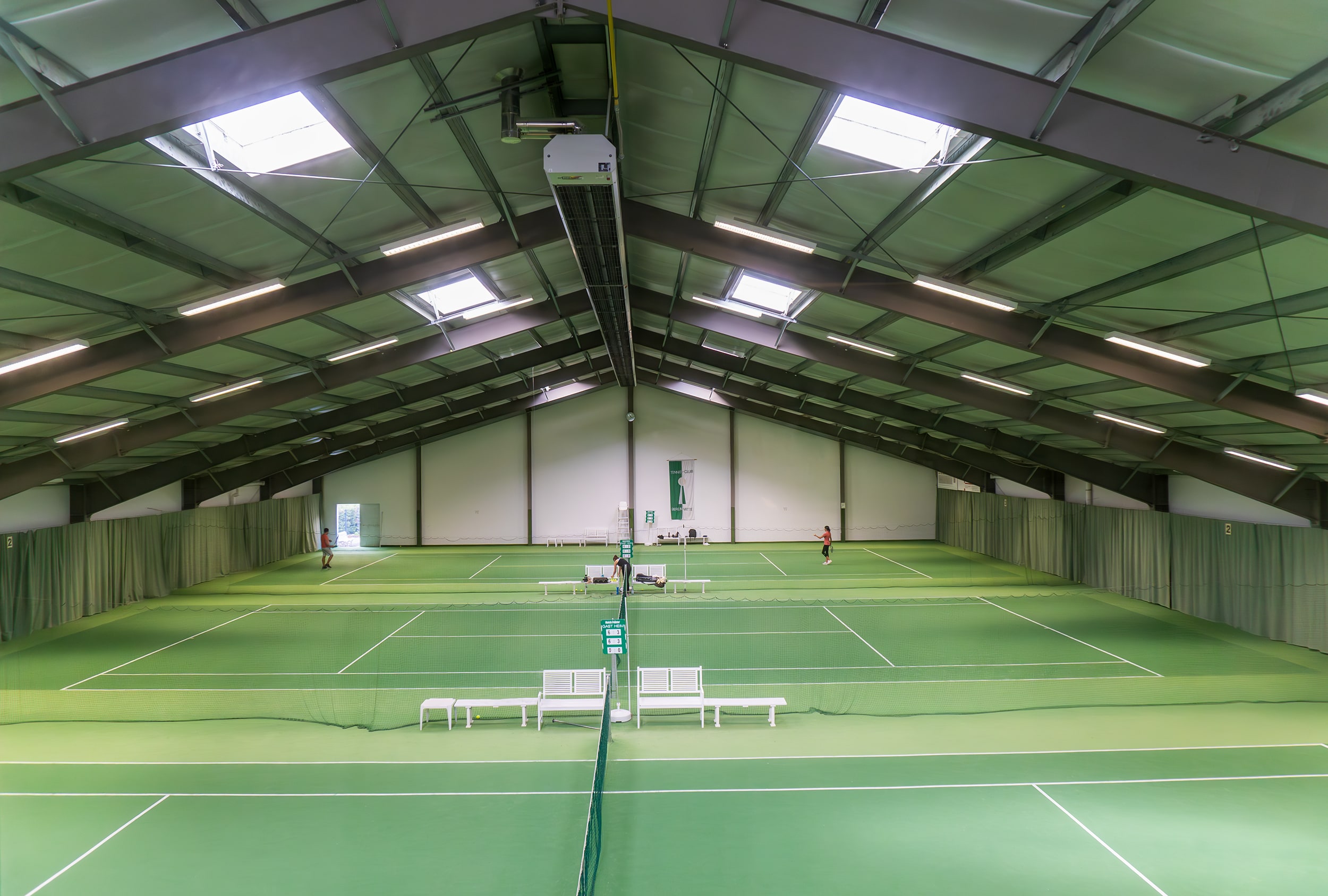 Tennisplätze in der Halle